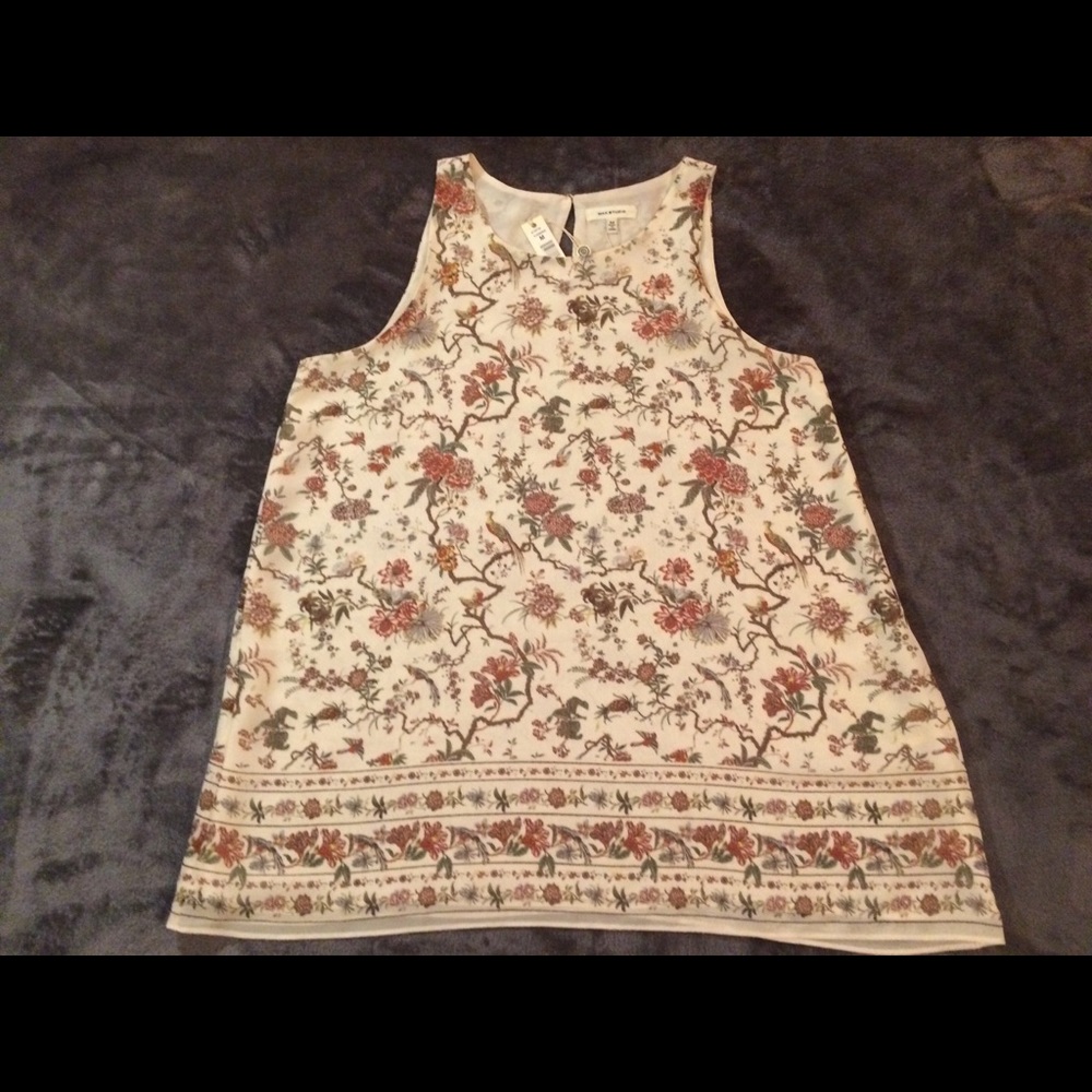 Max studio floral top.. NWT